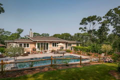 Modern-Farmhouse-Pool