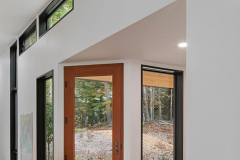 Acorn-Deck-House-mid-century-modern-architect-design-prefab-Ravens-Perch-Interior-Entry